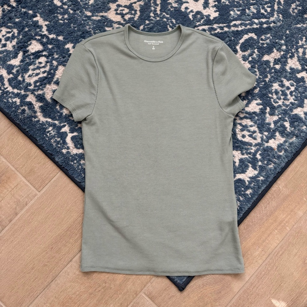 Abercrombie Women’s Featherweight Rib Tuckable Baby Tee - Sz Small